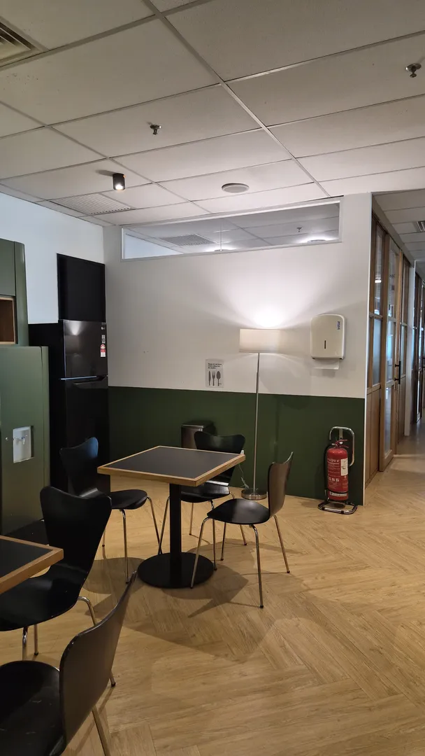 Pantry (L) A